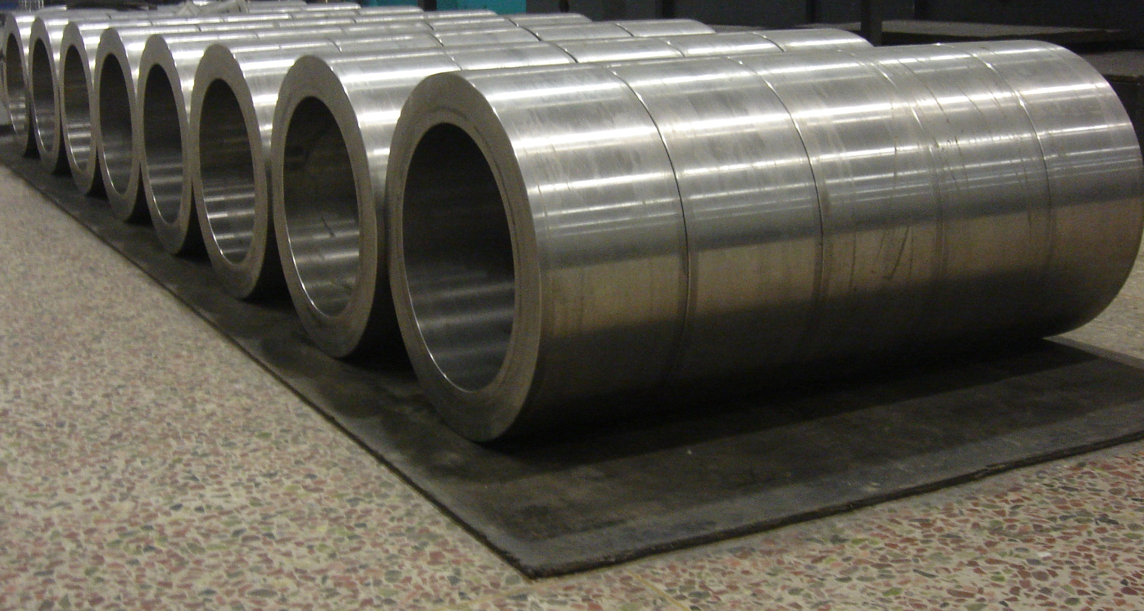 The reasons for the burnout of the vertical roller bearings of the rolling mill