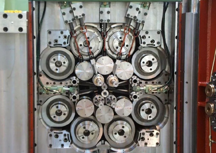 Storage, installation, operation and maintenance of the 20-roll rolling mill roll system