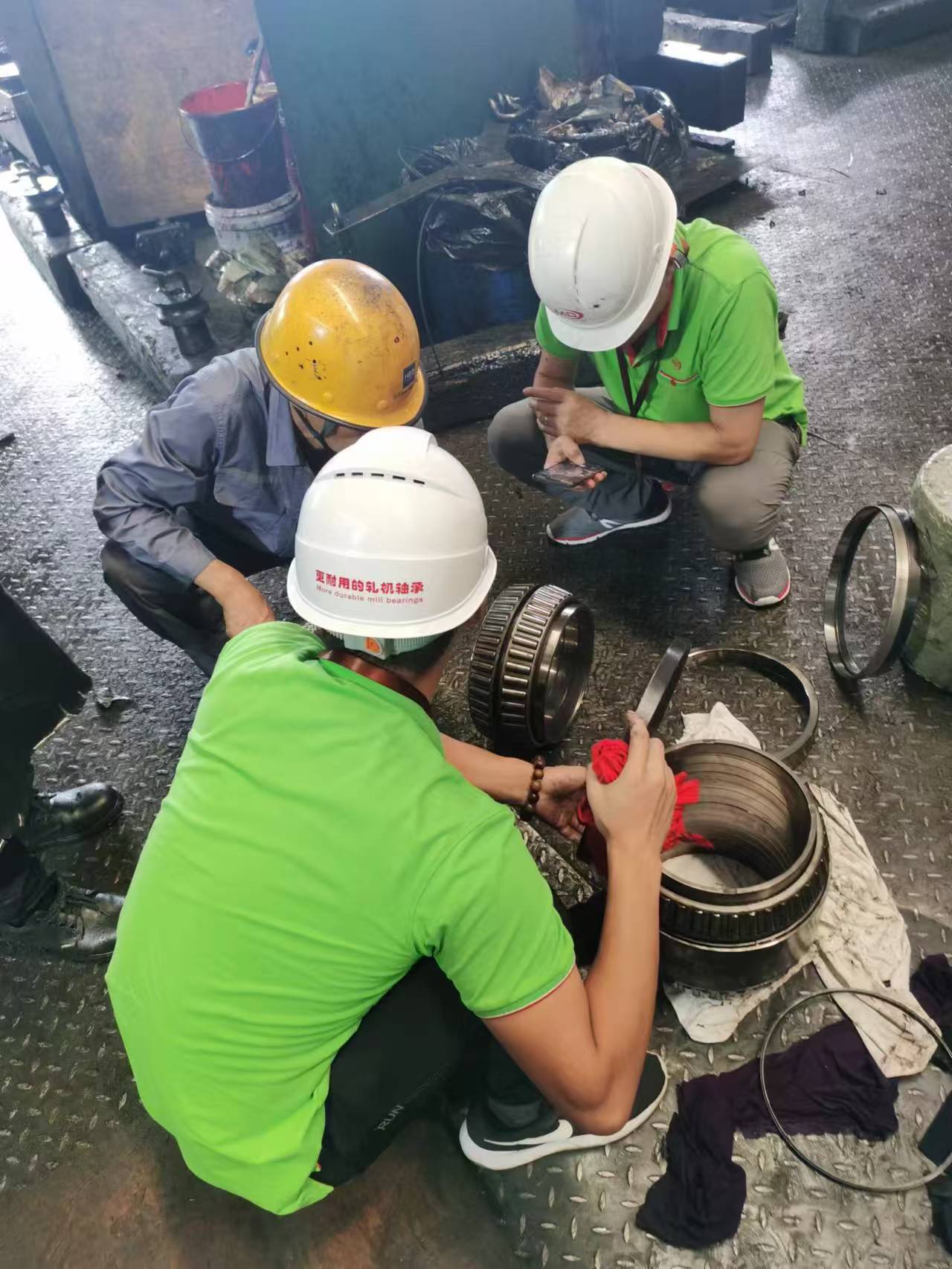 Strategies for extending the service life and ensuring the precision of four-row cylindrical roller 